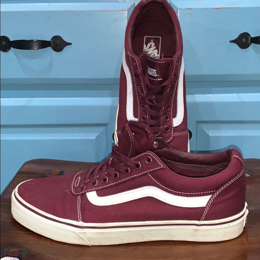 Men’s Vans size 10 maroon